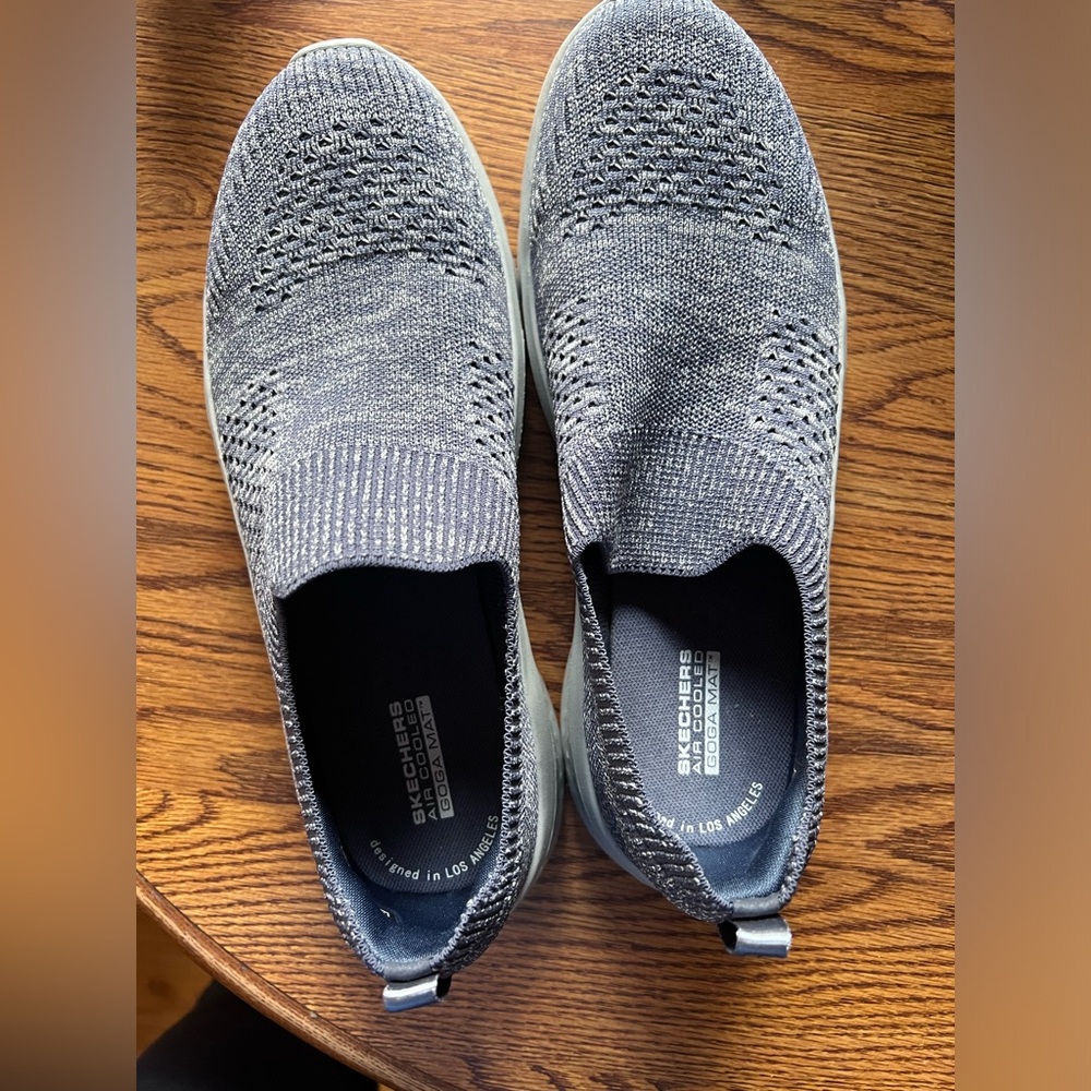 New Skechers Size 9